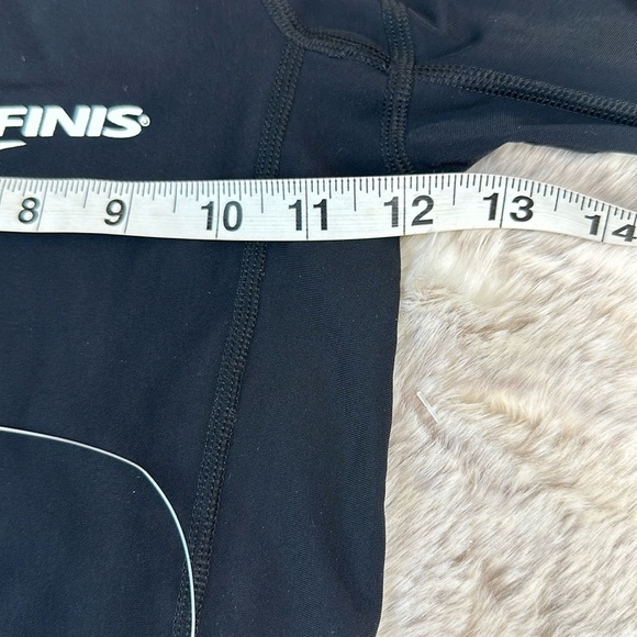 FINIS Thermal Swim Shirt in Black - Picture 2 of 15